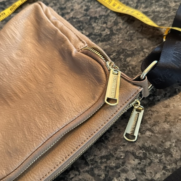 Steve Madden tan leather crossbody EUC - Picture 8 of 14